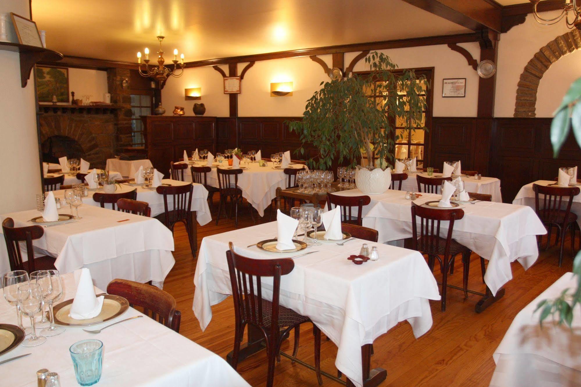 Logis Hotel Restaurant Des Voyageurs Pont-de-Salars Exterior photo